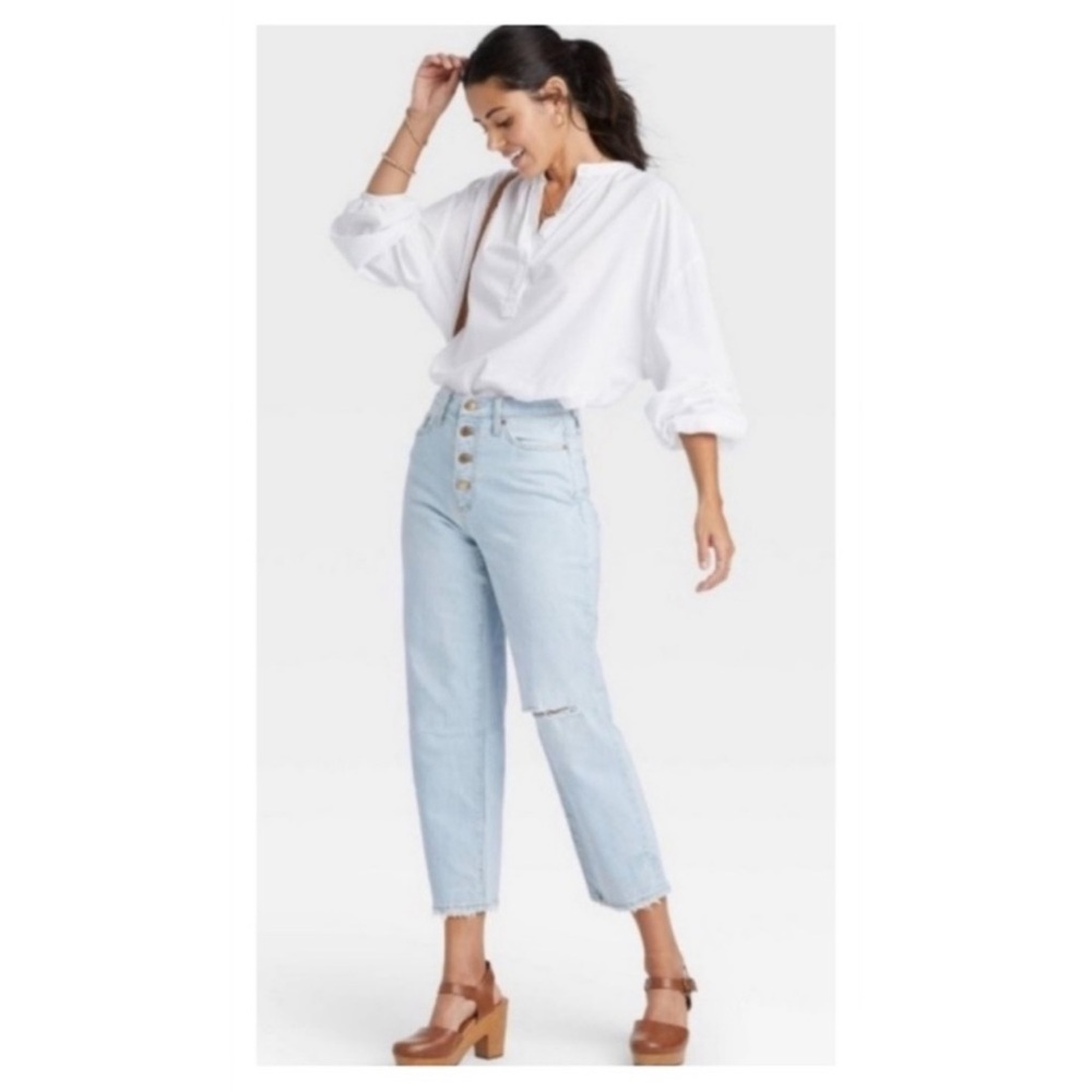 NWT Universal Thread curvy stretchy vintage straight light wash button f…